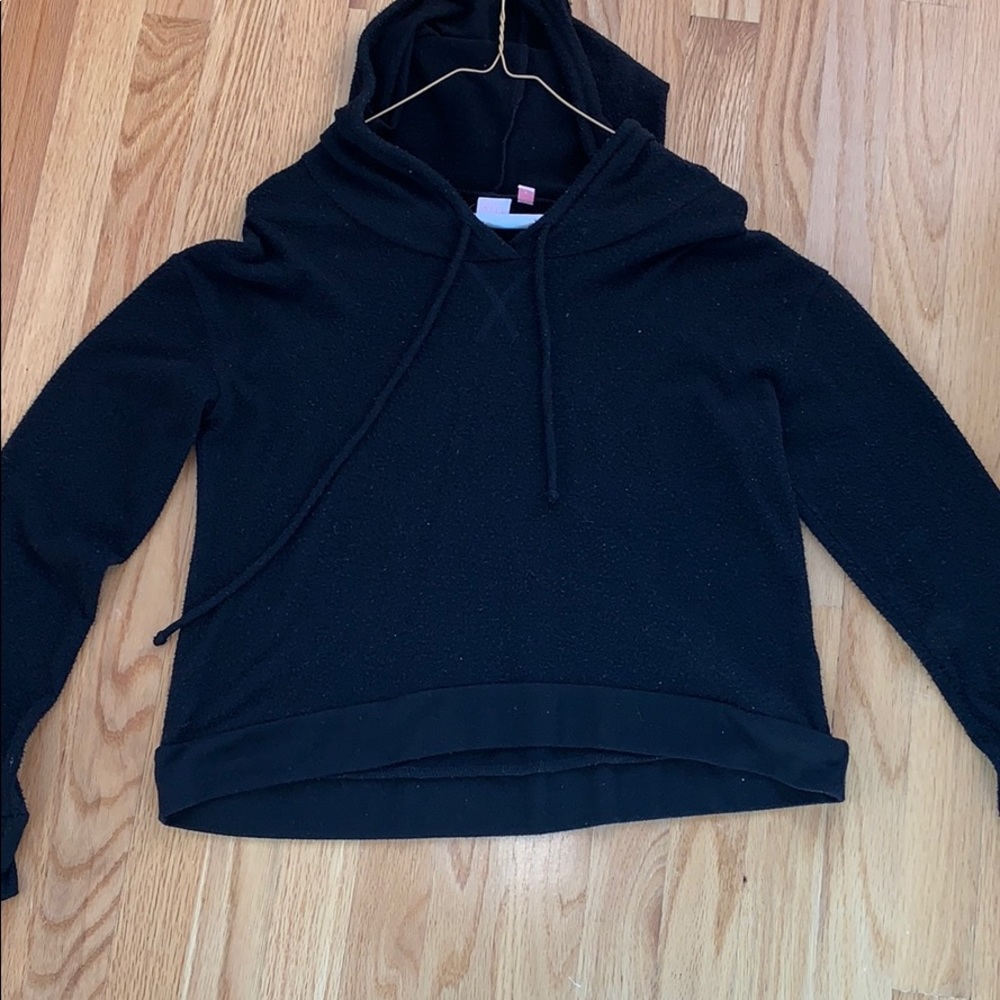 Black cropped sweatshirt